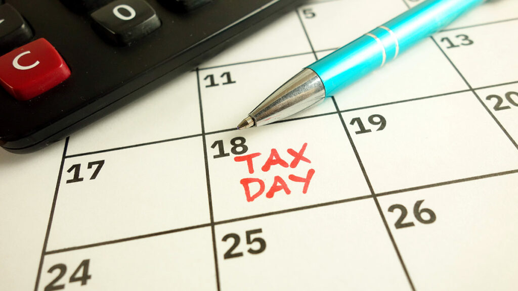 April 18 Tax Day calendar with pen